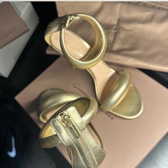 Gianvito Rossi Bijoux Gold Heels - Picture 3 of 8